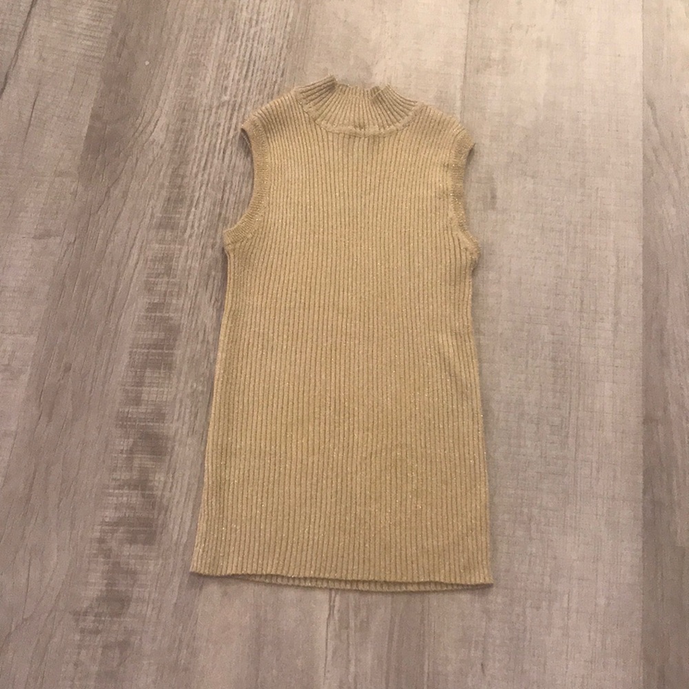 Fitted Sleeveless Gold Tank Top
